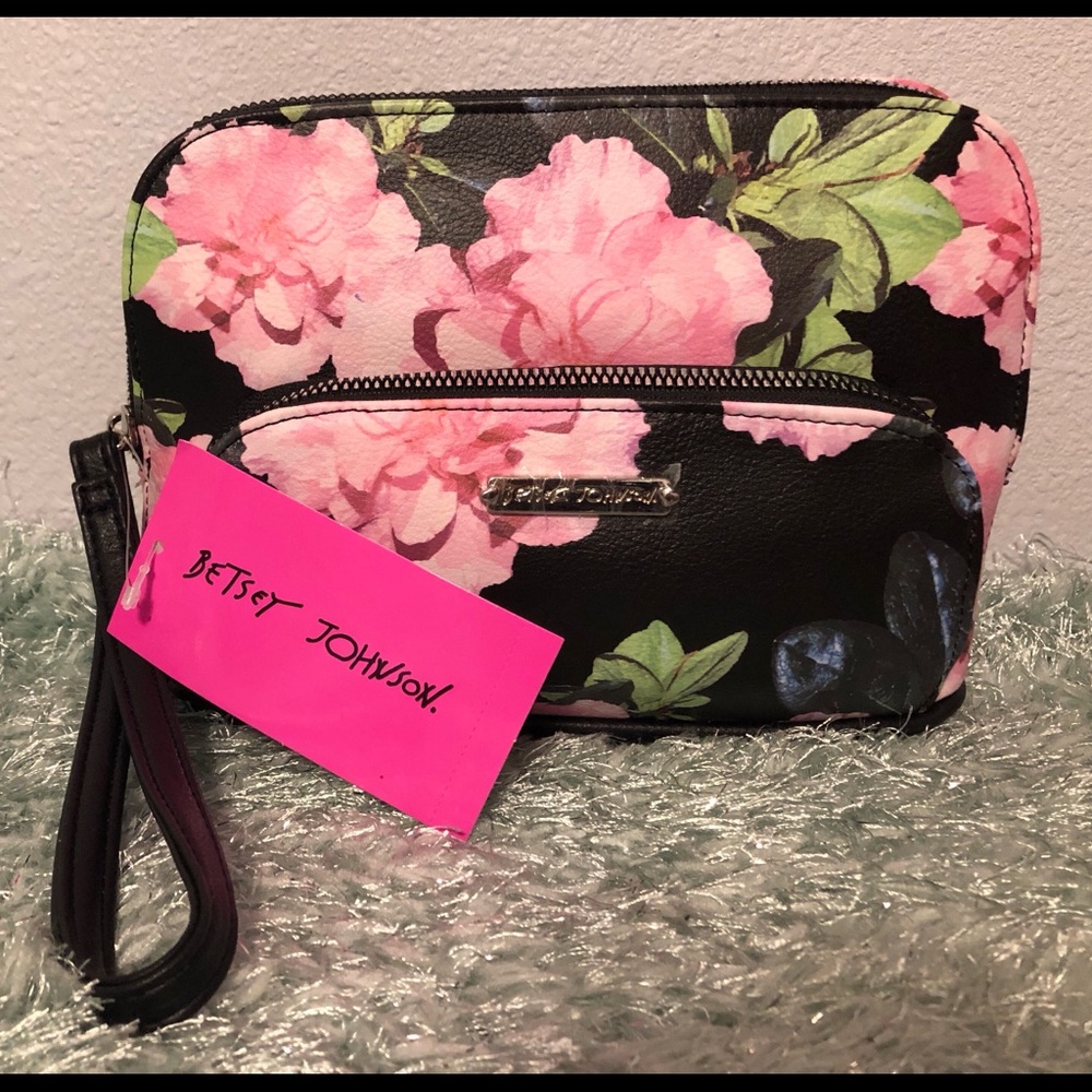 NWT Betsey Johnson Dome Pocket Wristlet